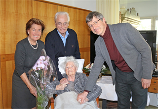 Foto für Zenzi Glatt feiert ihren 104. Geburtstag - Sozialstadtrat Frötscher überbringt Glückwünsche